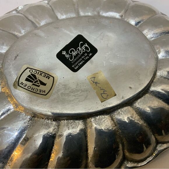 Ann Mary collection Scallop Edge Platter Tray Pewter Polished Finish 9x6.5 - Picture 4 of 7